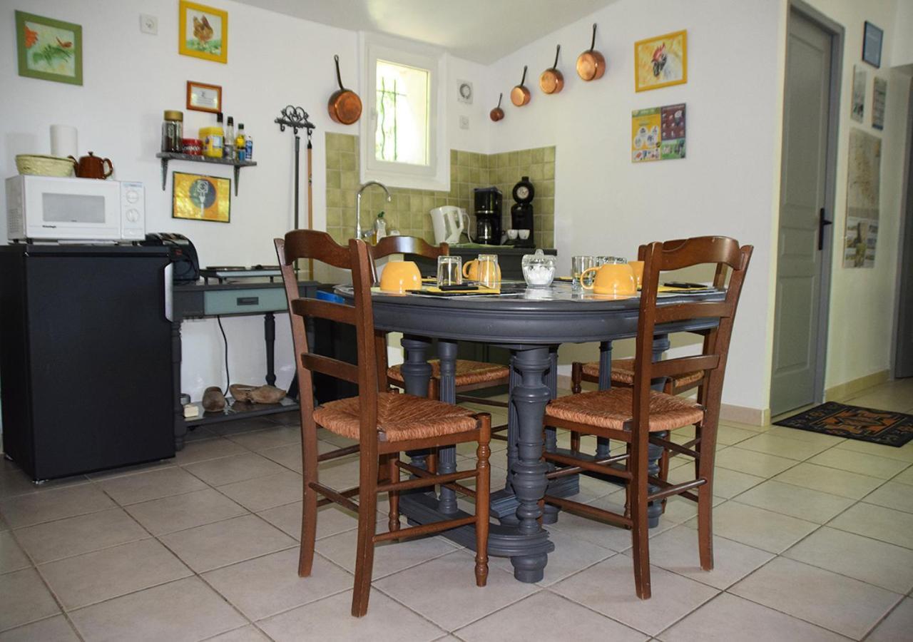 La Maison Des Invites Pernes-les-Fontaines Extérieur photo